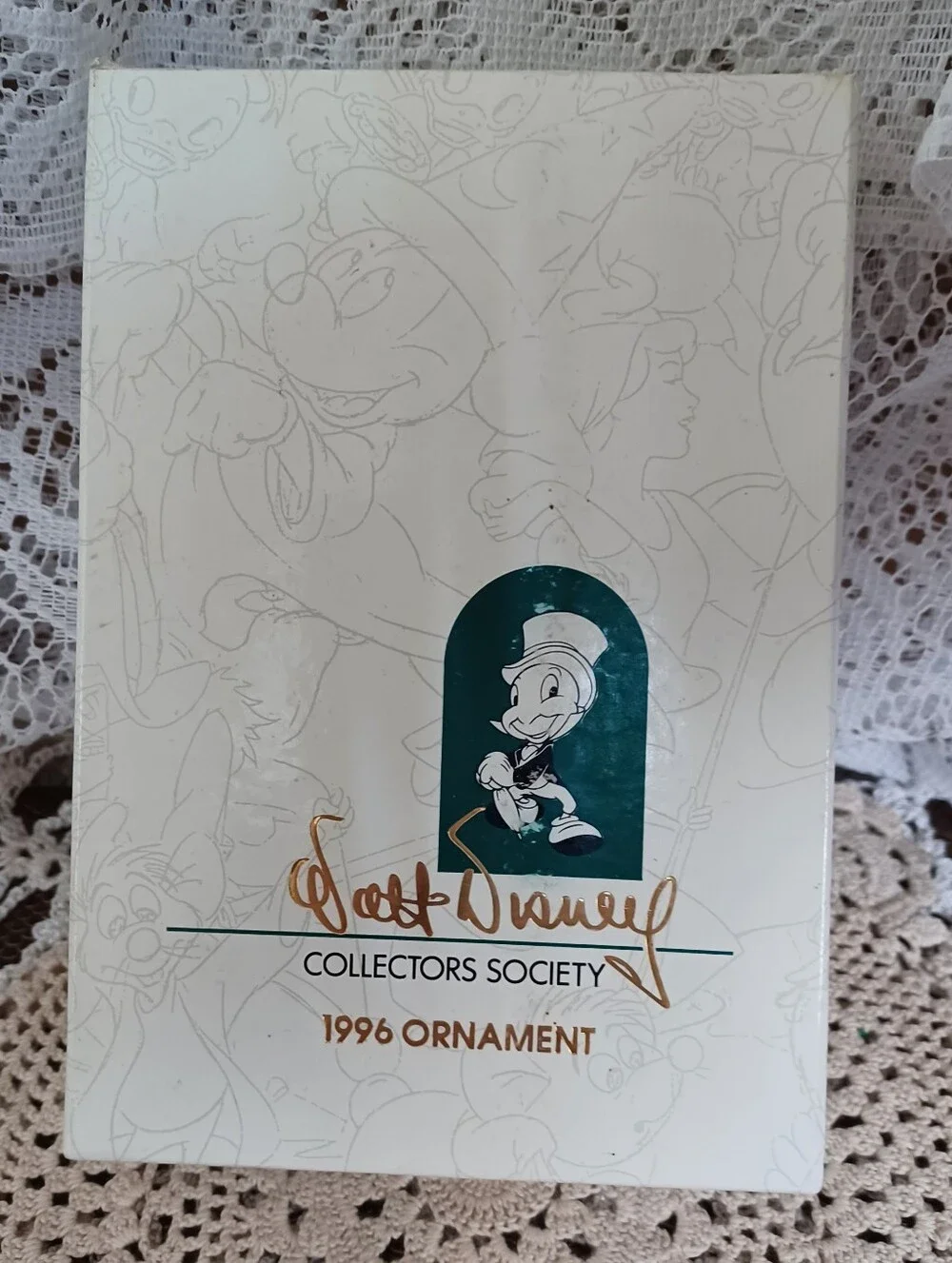 VINTAGE 1996 HOLIDAY ORNAMENT WINNIE THE POOH AND THE HONEY TREE IN ORIGINAL BOX